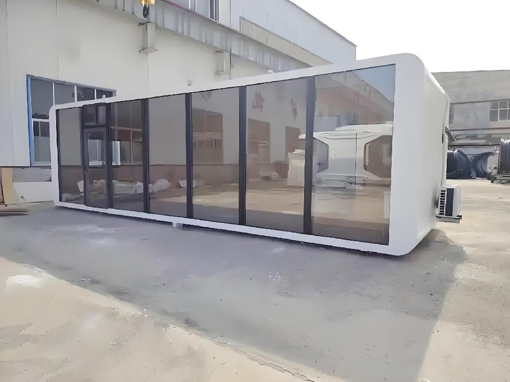 The 40ft Apple  Apple Cabin